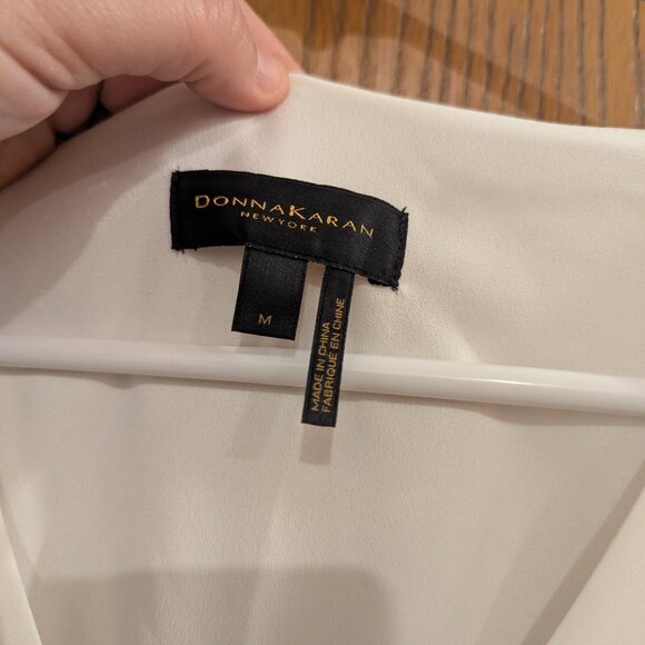 Donna Karan V Neck Twist Front Top (Linen White)-Size Medium - Picture 2 of 4